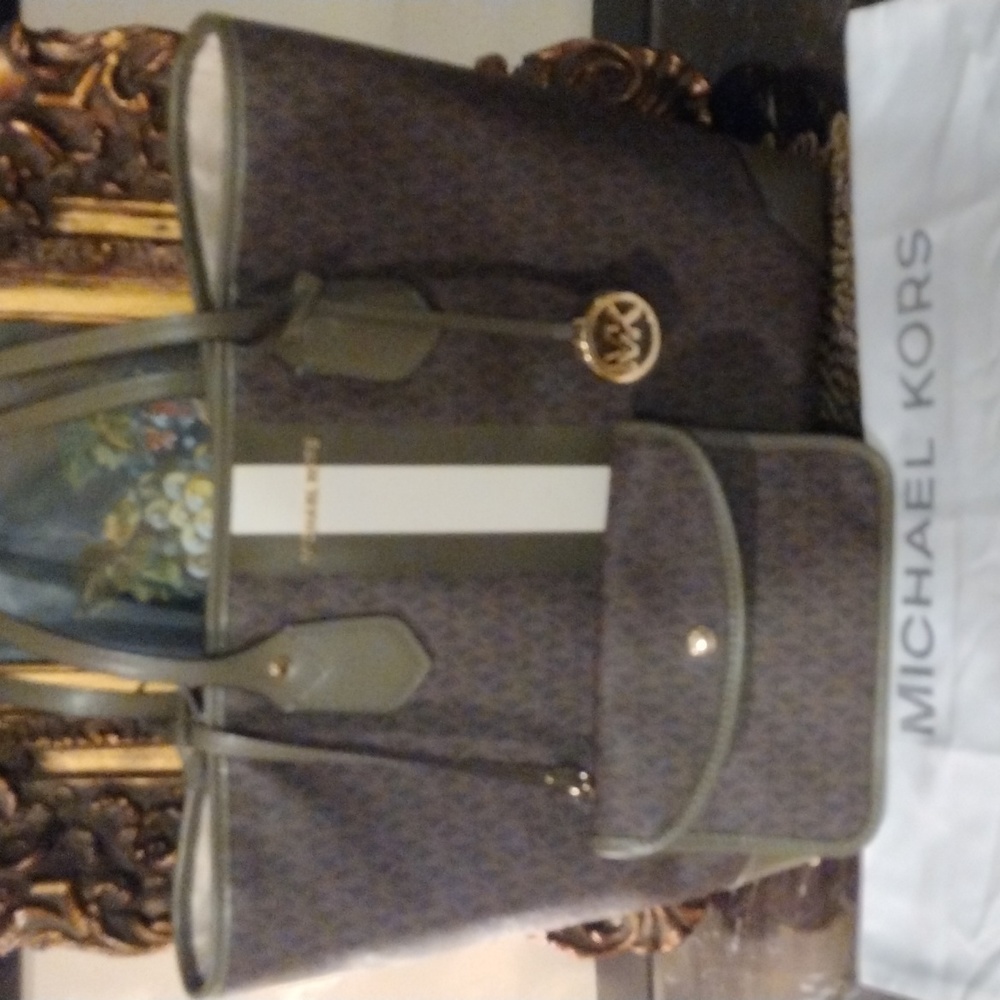Michael Kors Large Eva Shoulder Tote Bag with wristlet Brown / Olive SOLD, SOLD, - Picture 2 of 16